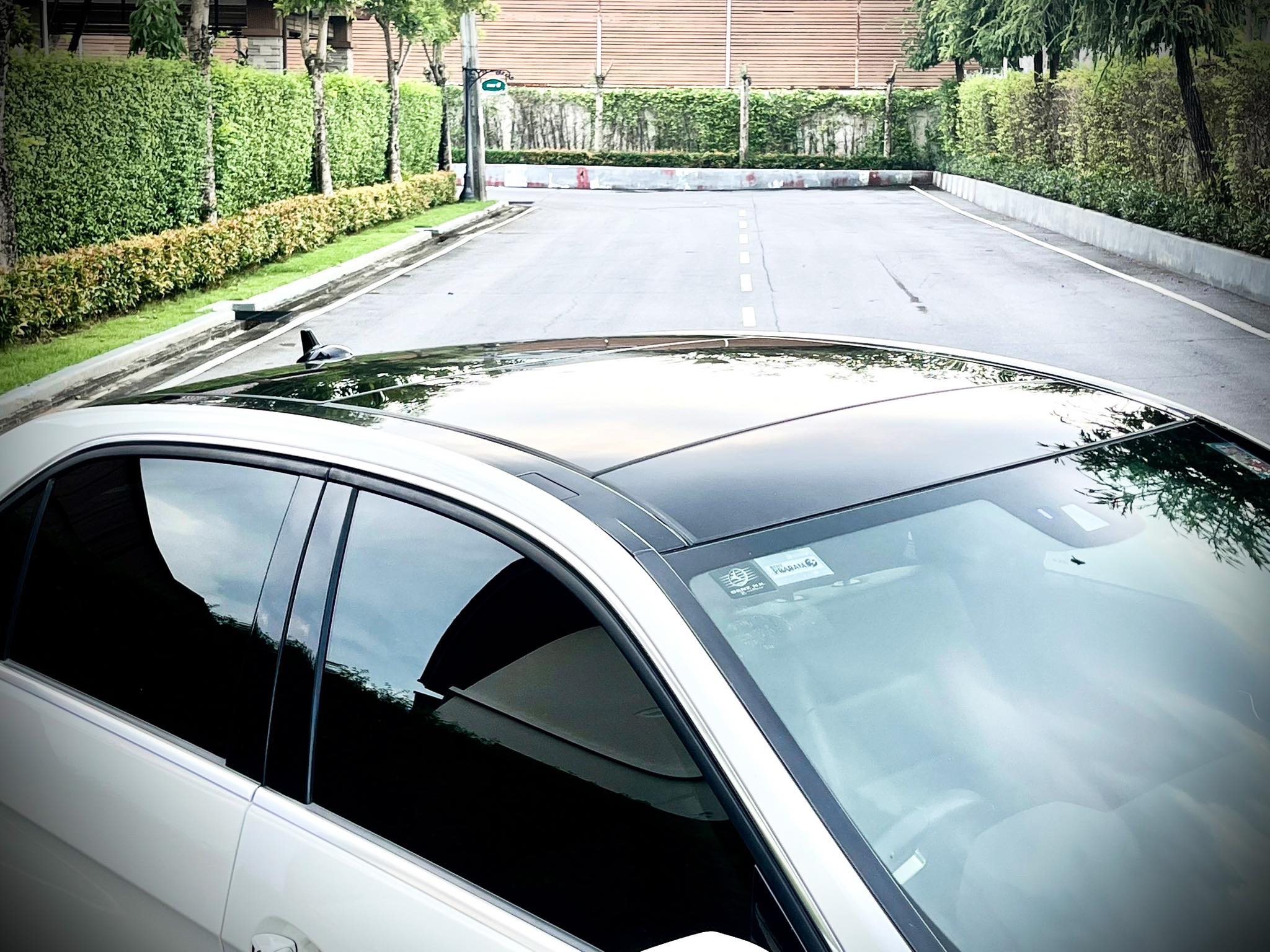 Mercedes Benz E250 CGi AMG เกียร์คอ โคตรใหม่เลยคะ คันนี้ (รูปที่ 11)