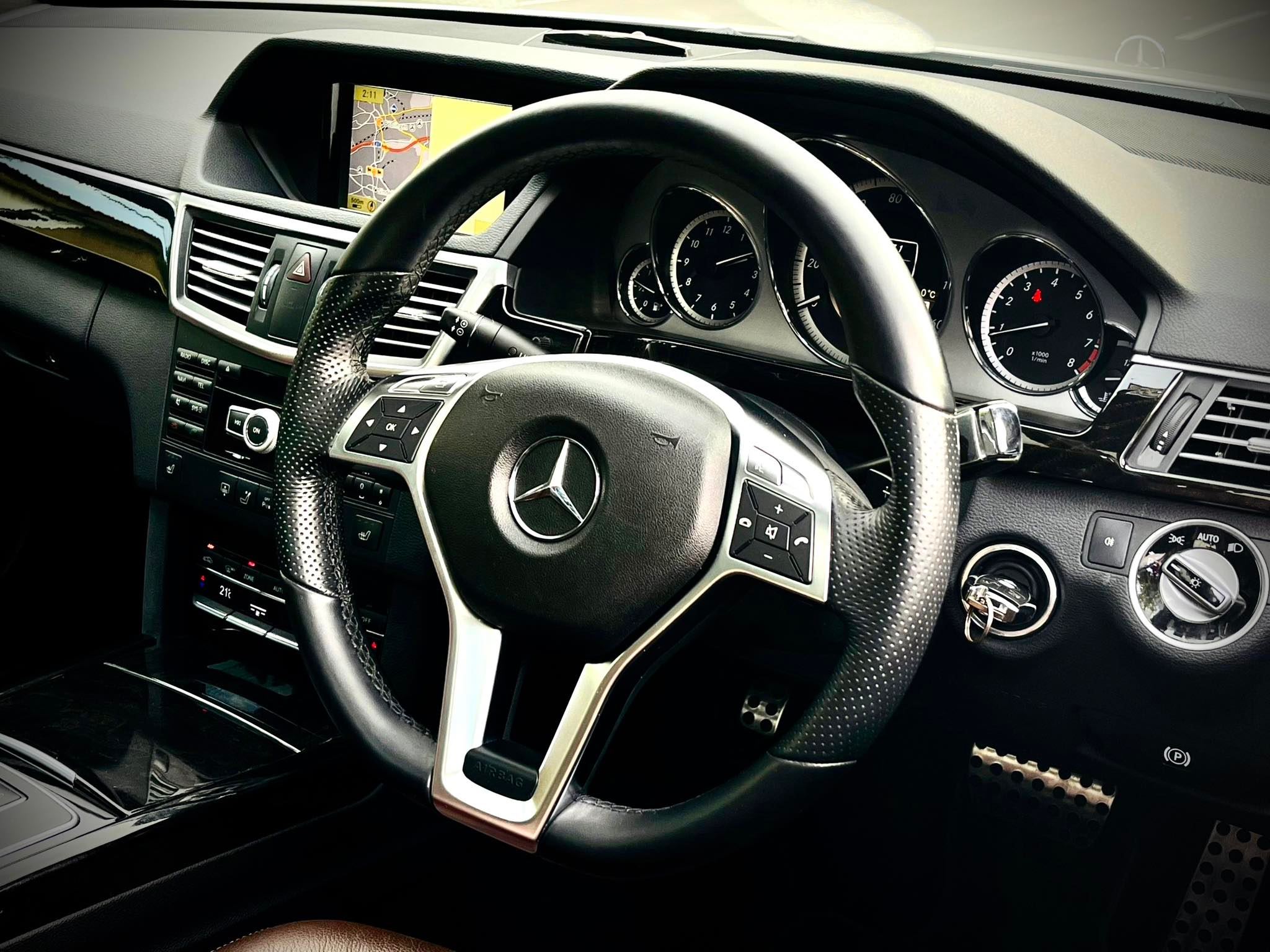 Mercedes Benz E250 CGi AMG เกียร์คอ โคตรใหม่เลยคะ คันนี้ (รูปที่ 18)