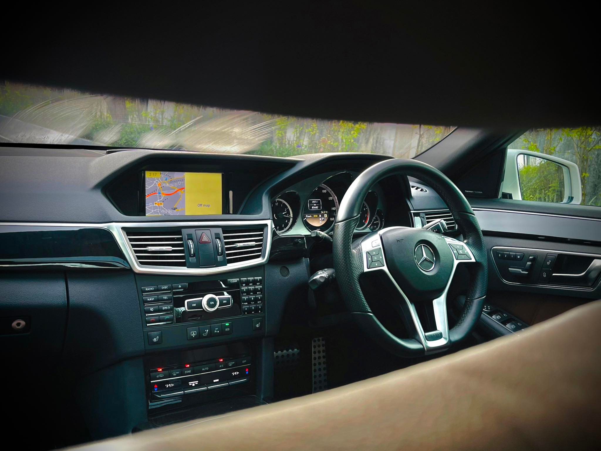 Mercedes Benz E250 CGi AMG เกียร์คอ โคตรใหม่เลยคะ คันนี้ (รูปที่ 31)