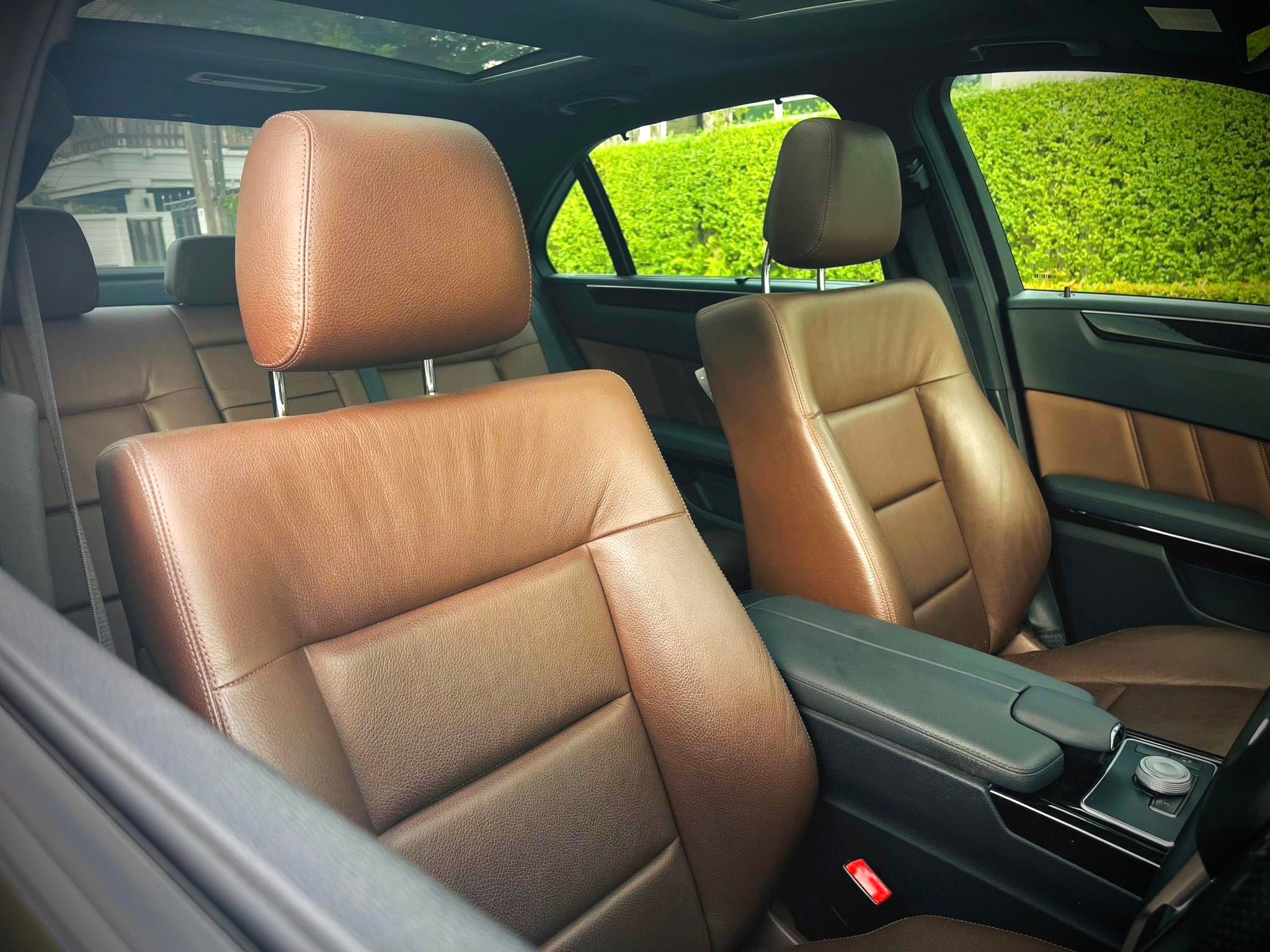 Mercedes Benz E250 CGi AMG เกียร์คอ โคตรใหม่เลยคะ คันนี้ (รูปที่ 20)