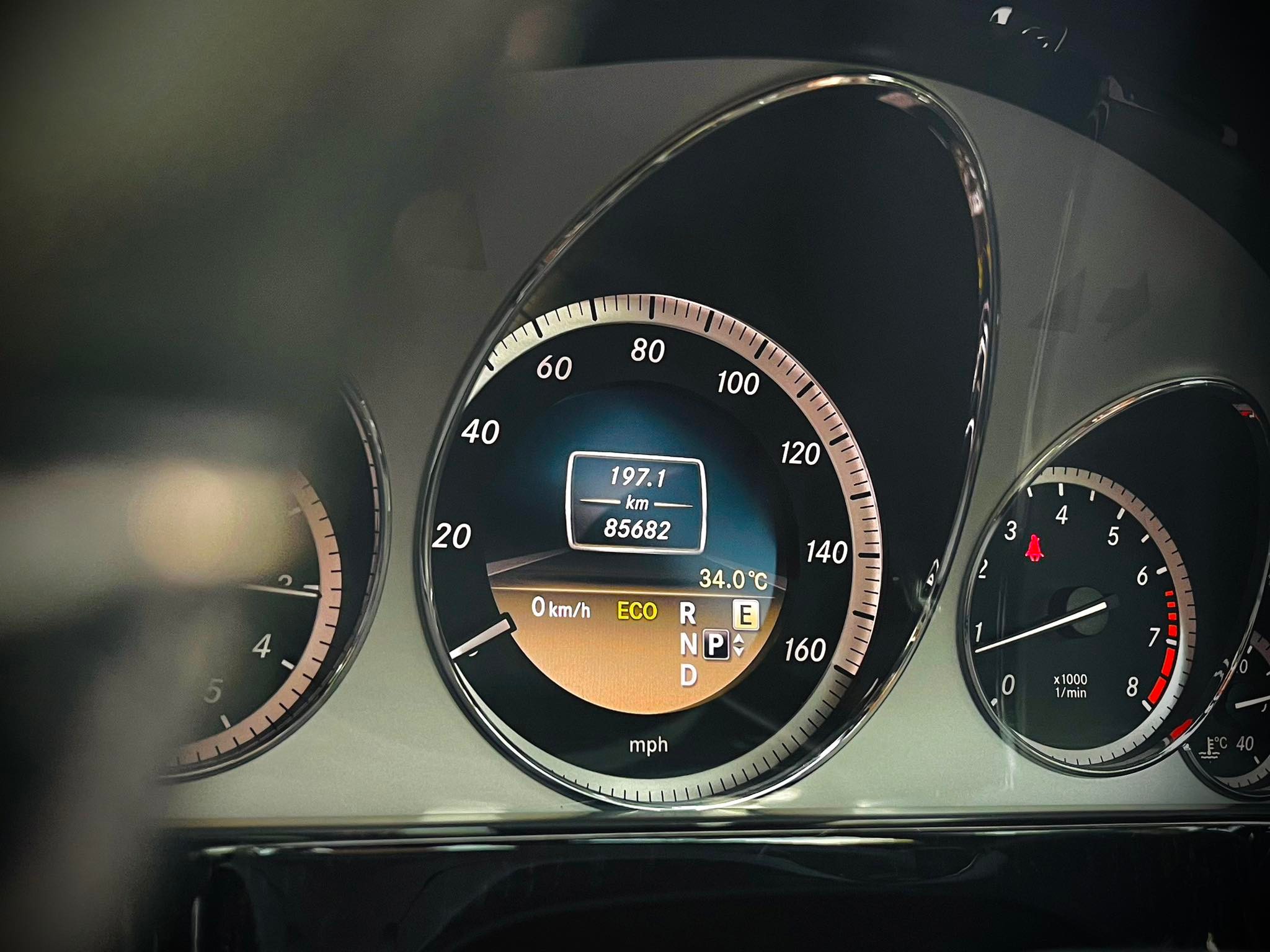 Mercedes Benz E250 CGi AMG เกียร์คอ โคตรใหม่เลยคะ คันนี้ (รูปที่ 25)