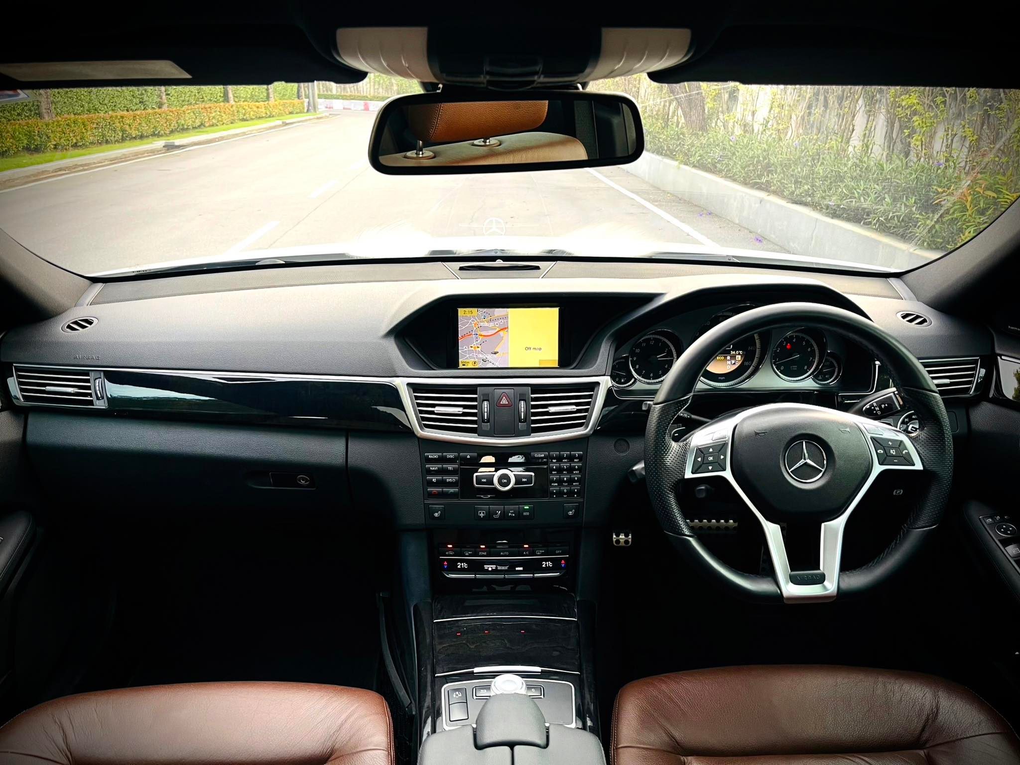 Mercedes Benz E250 CGi AMG เกียร์คอ โคตรใหม่เลยคะ คันนี้ (รูปที่ 16)