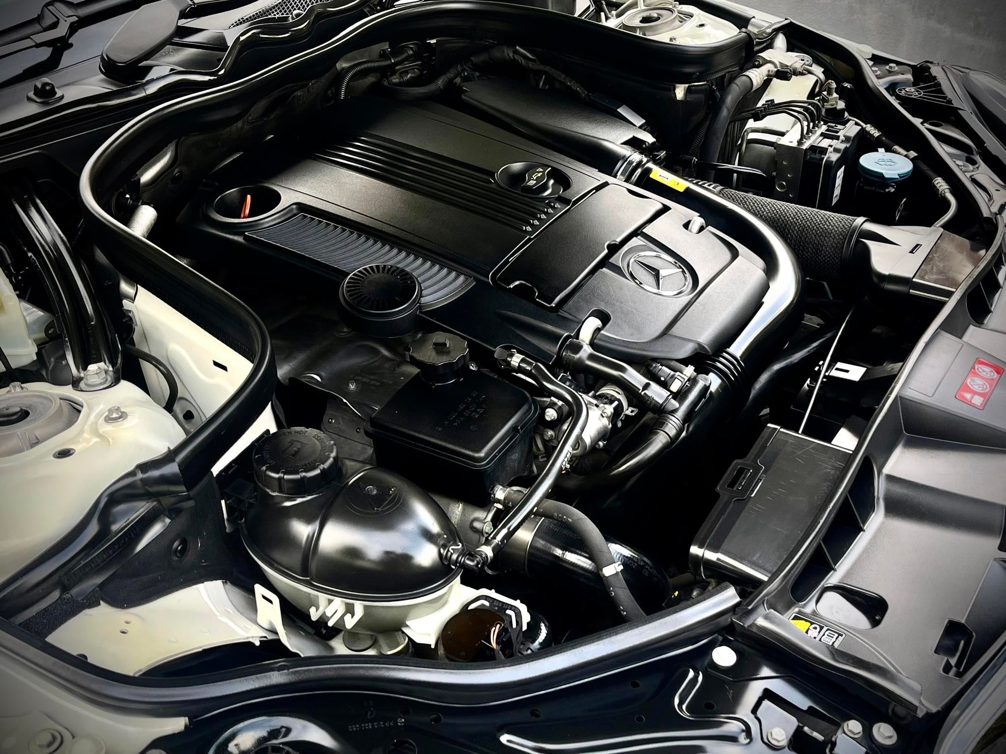 Mercedes Benz E250 CGi AMG เกียร์คอ โคตรใหม่เลยคะ คันนี้ (รูปที่ 39)