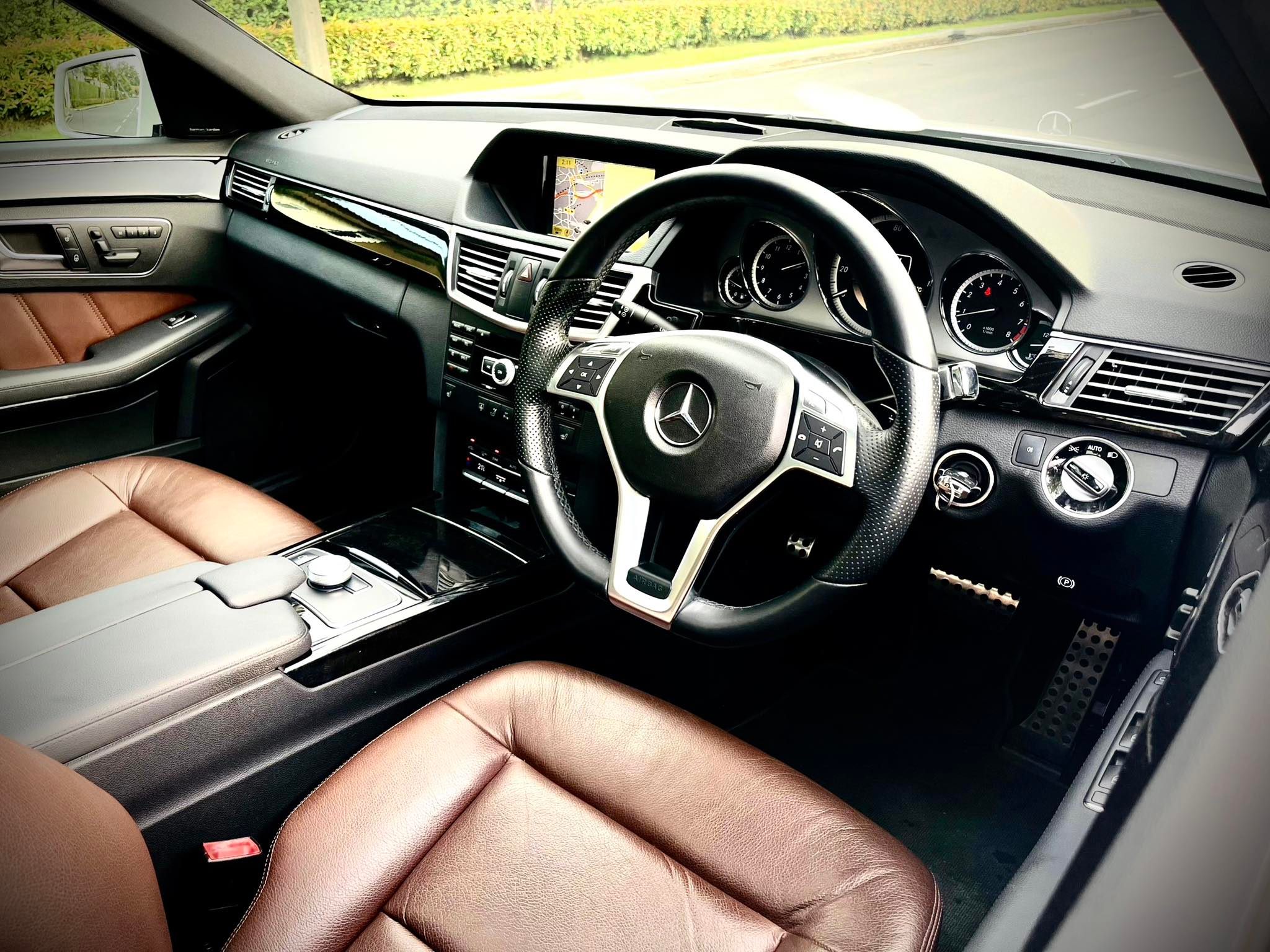 Mercedes Benz E250 CGi AMG เกียร์คอ โคตรใหม่เลยคะ คันนี้ (รูปที่ 17)