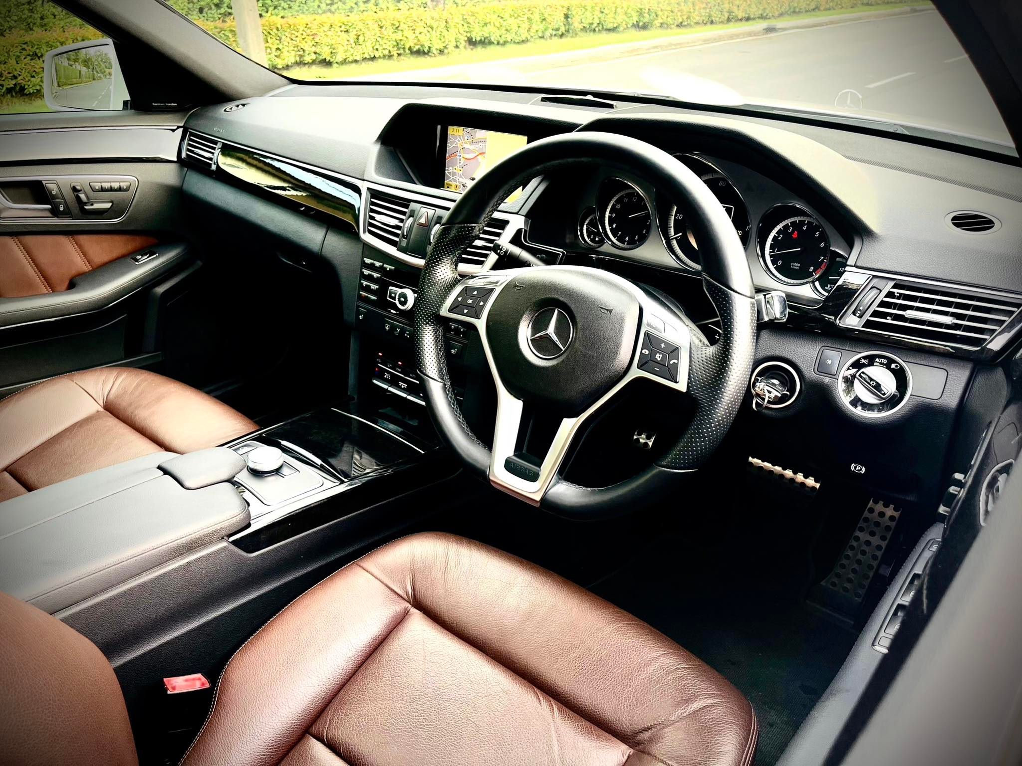 Mercedes Benz E250 CGi AMG เกียร์คอ โคตรใหม่เลยคะ คันนี้