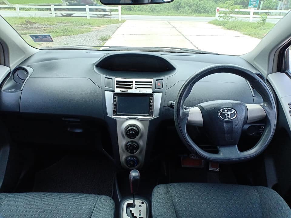 Toyota Yaris ปี 2013 สีเทา