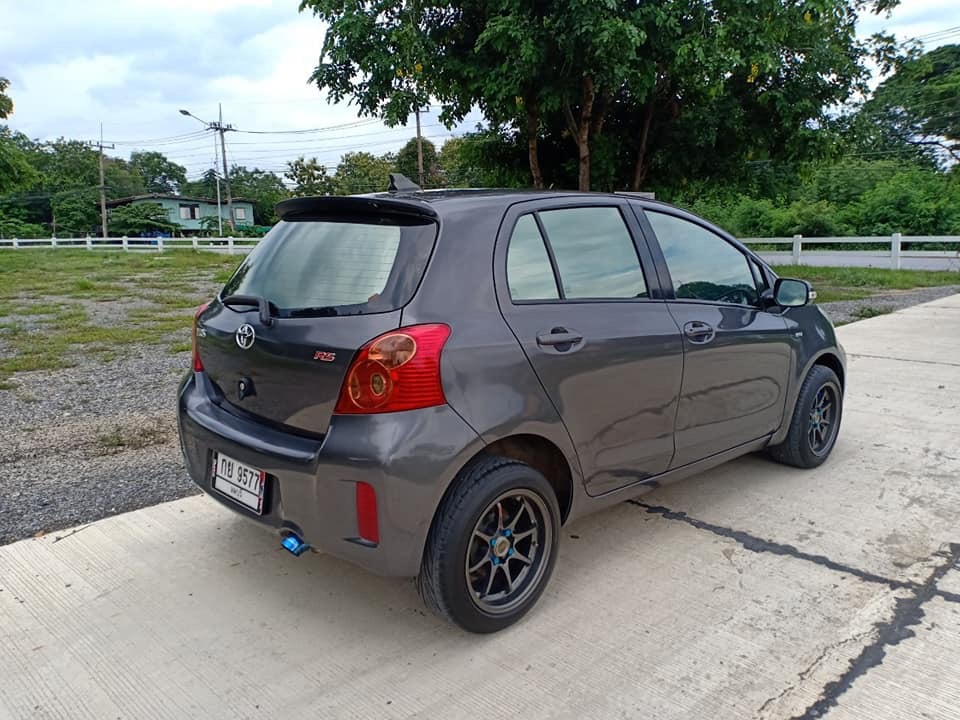 Toyota Yaris ปี 2013 สีเทา (รูปที่ 5)