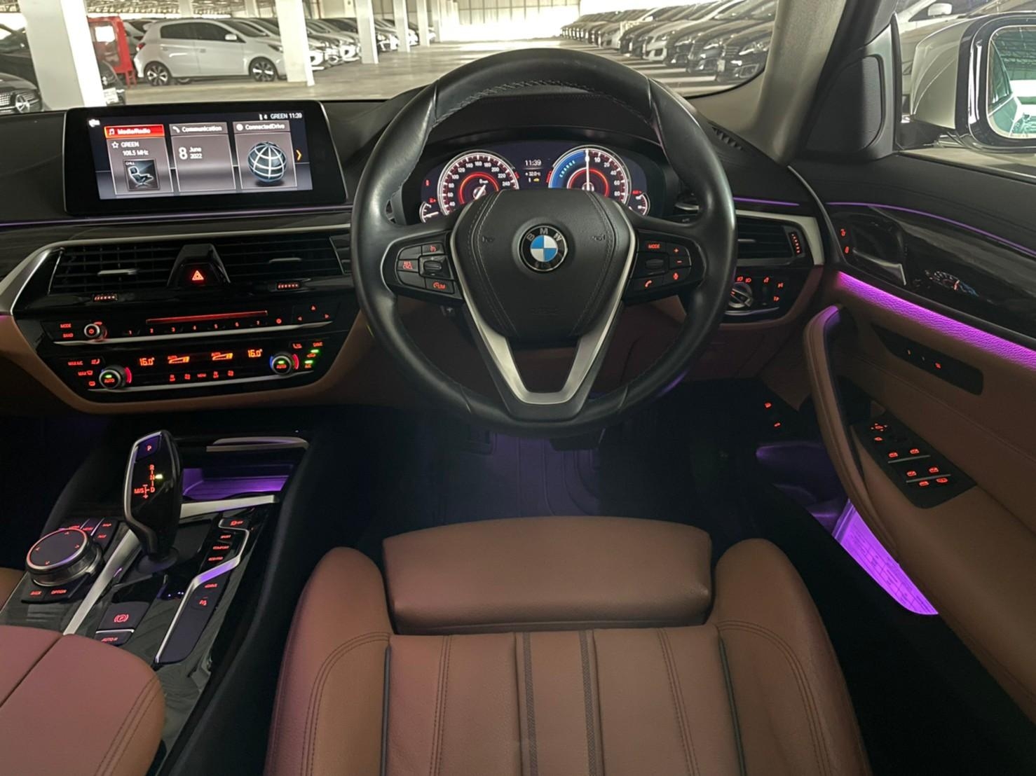 2017 BMW 5 Series G30 530e à¸ªà¸µà¸‚à¸²à¸§