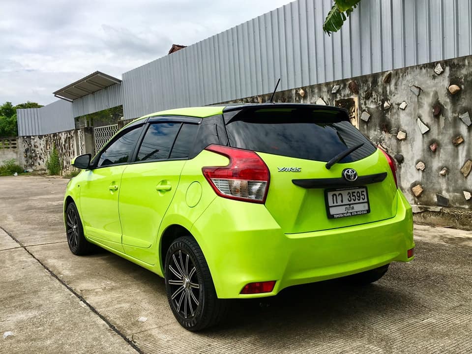 Toyota Yaris ปี 2015 สีเขียว (รูปที่ 4)