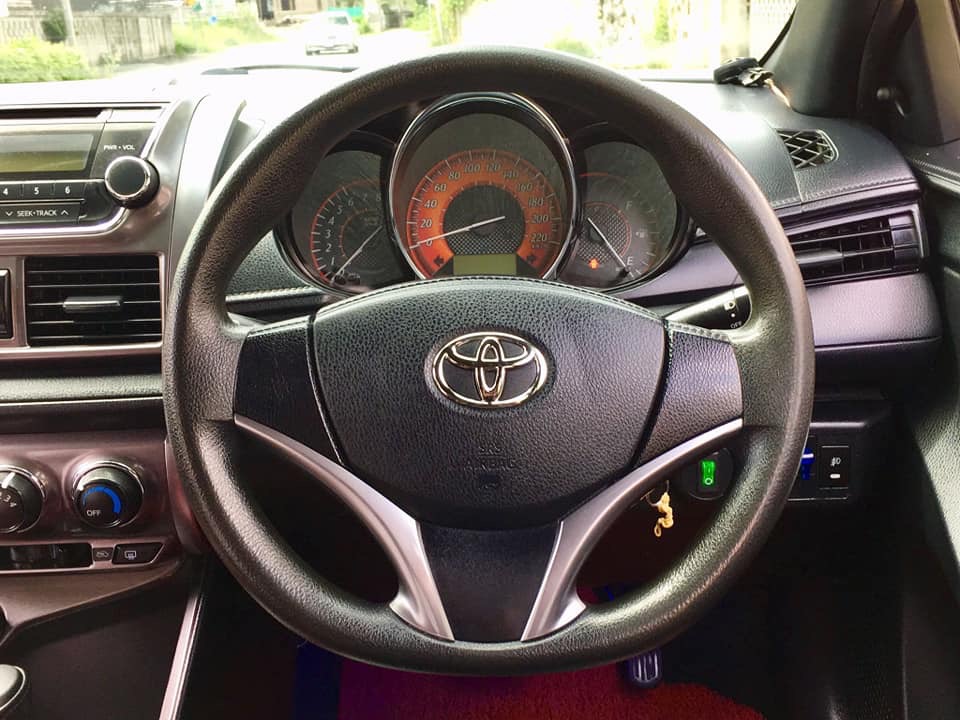 Toyota Yaris ปี 2015 สีเขียว