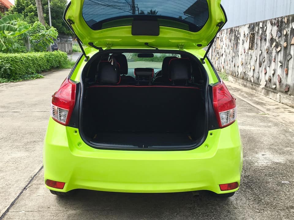 Toyota Yaris ปี 2015 สีเขียว (รูปที่ 8)
