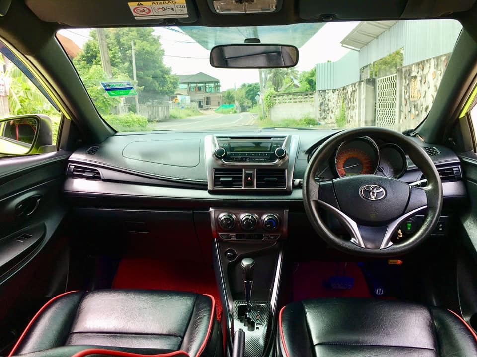 Toyota Yaris ปี 2015 สีเขียว (รูปที่ 12)