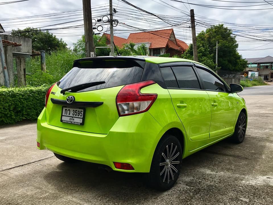 Toyota Yaris ปี 2015 สีเขียว (รูปที่ 6)