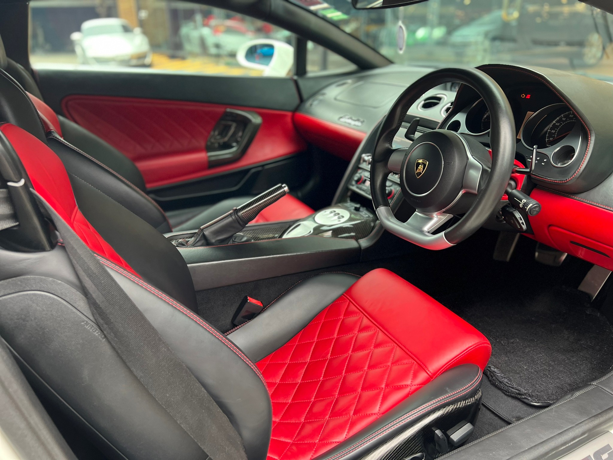 2017 Lamborghini Gallardo สีขาว