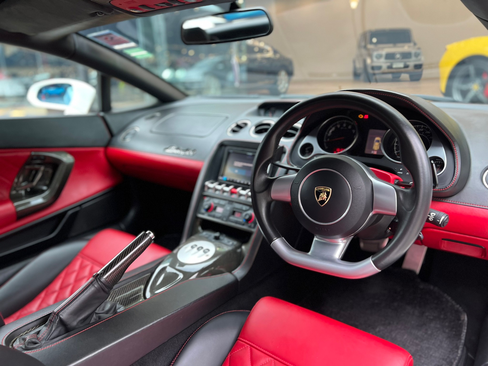 2017 Lamborghini Gallardo สีขาว