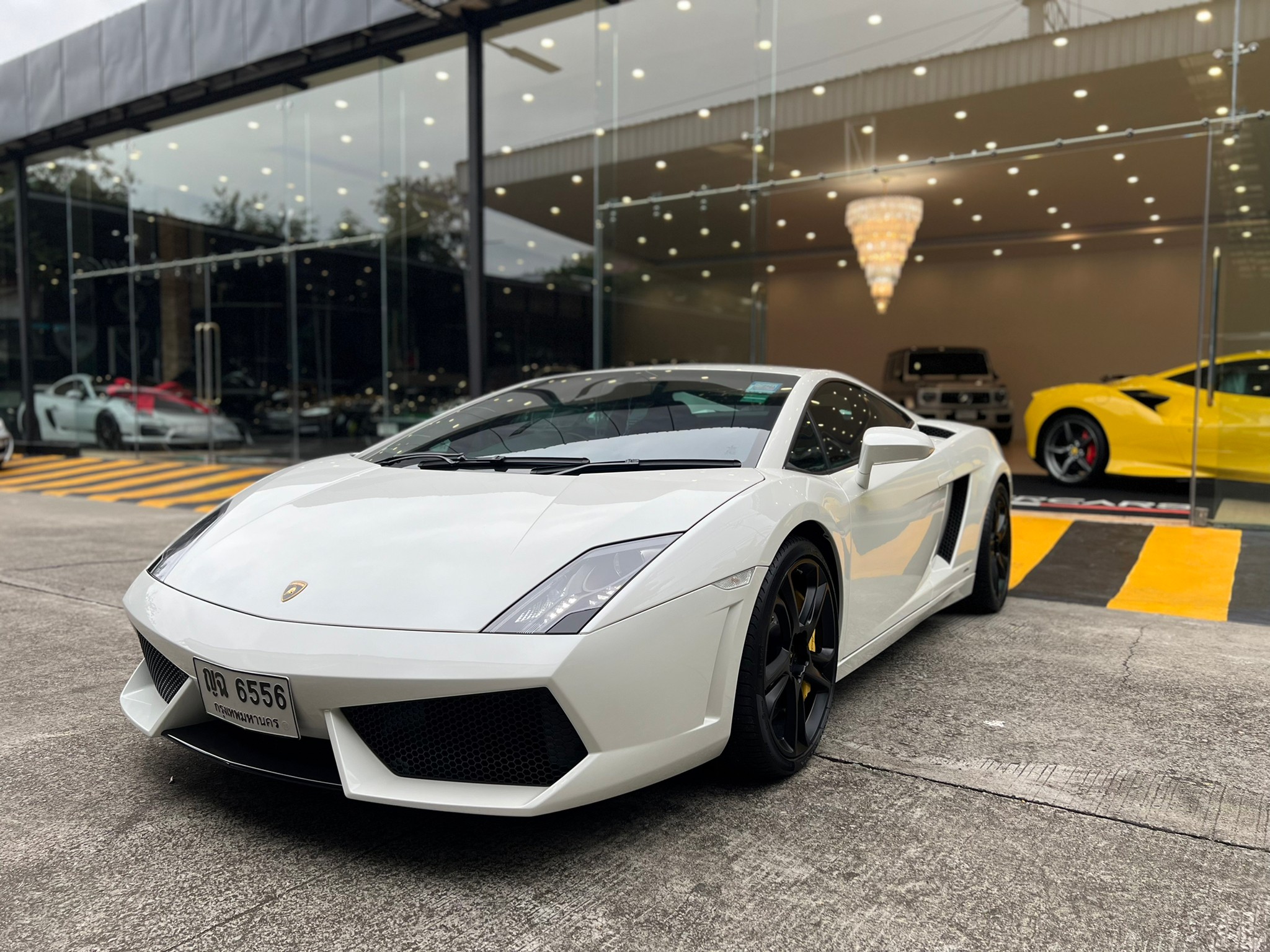 2017 Lamborghini Gallardo สีขาว
