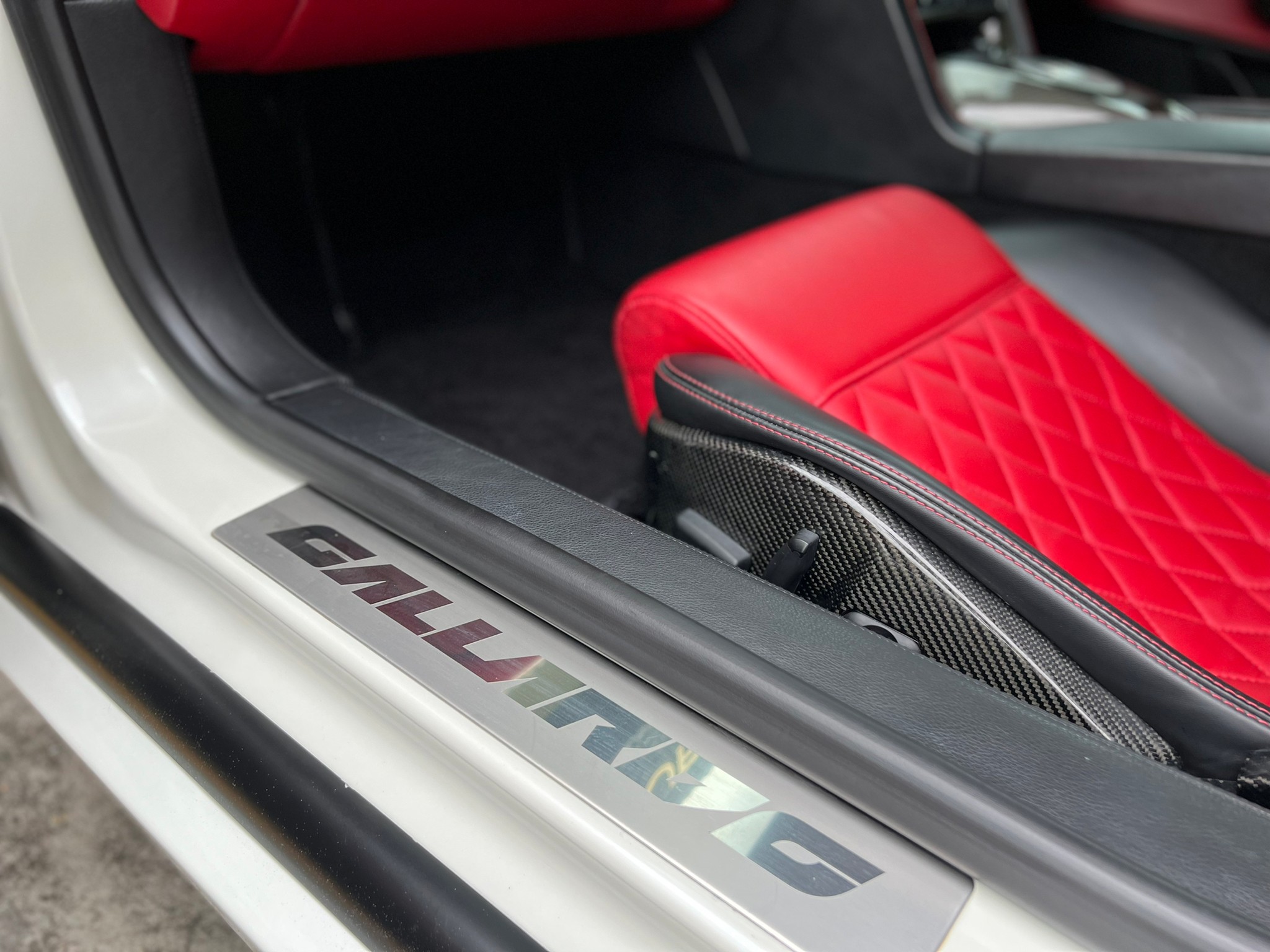 2017 Lamborghini Gallardo สีขาว