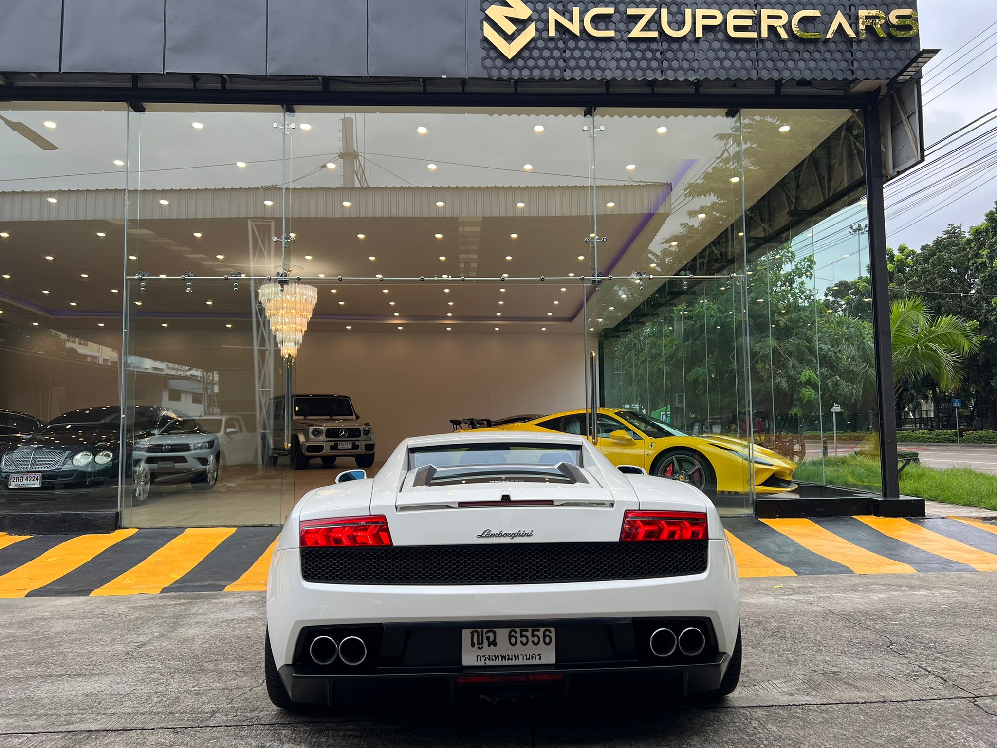 2017 Lamborghini Gallardo สีขาว