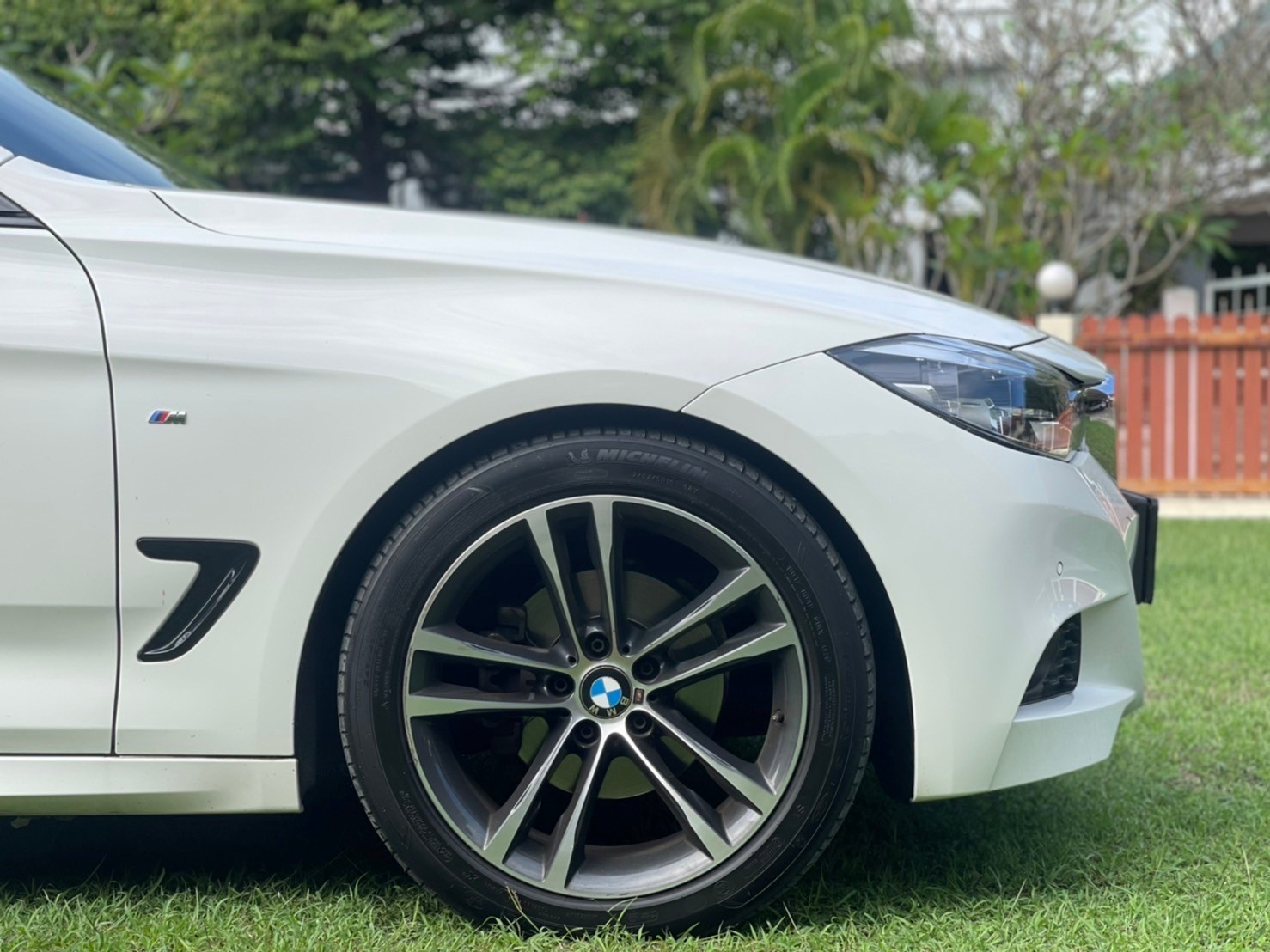 2019 BMW 3 Series G20 320d สีขาว (รูปที่ 9)