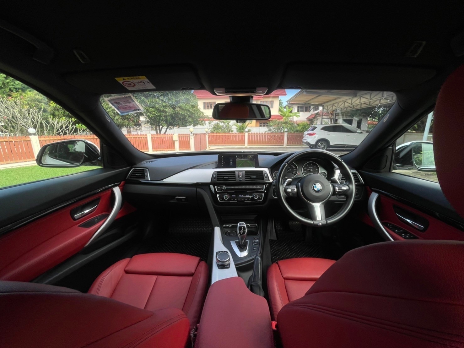 2019 BMW 3 Series G20 320d สีขาว (รูปที่ 12)