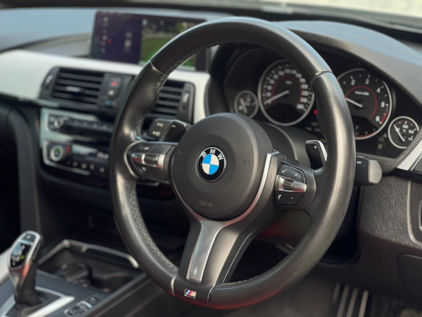 2019 BMW 3 Series G20 320d สีขาว (รูปที่ 10)