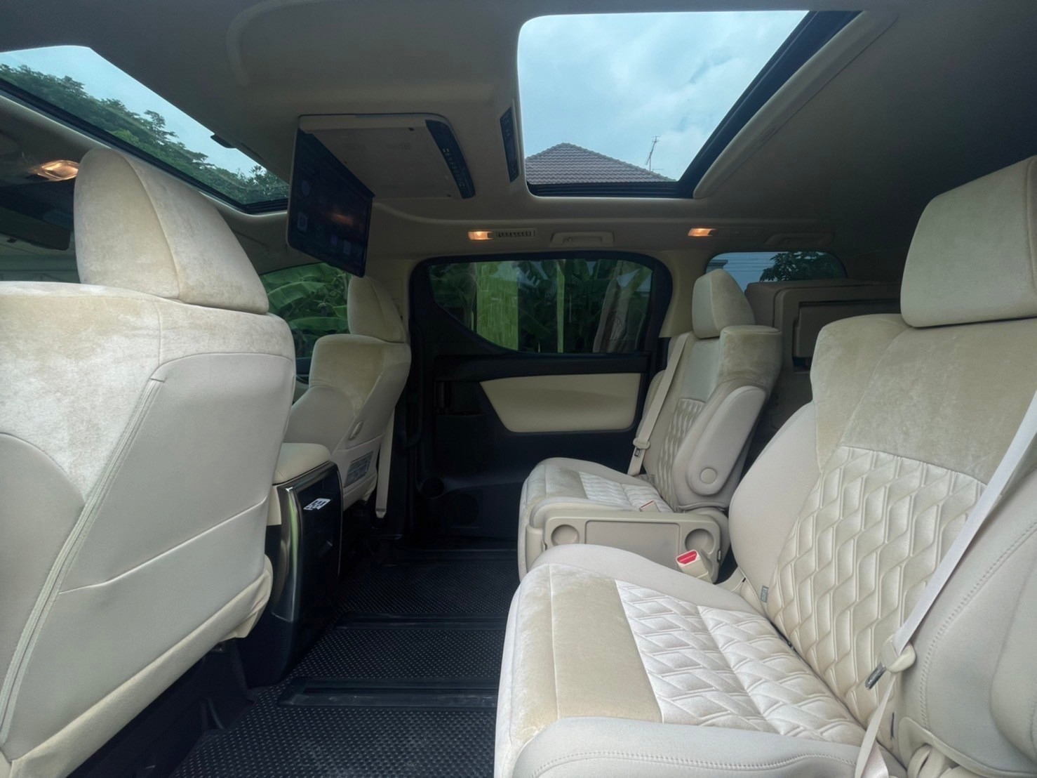 2020 Toyota Vellfire สีดำ (รูปที่ 13)