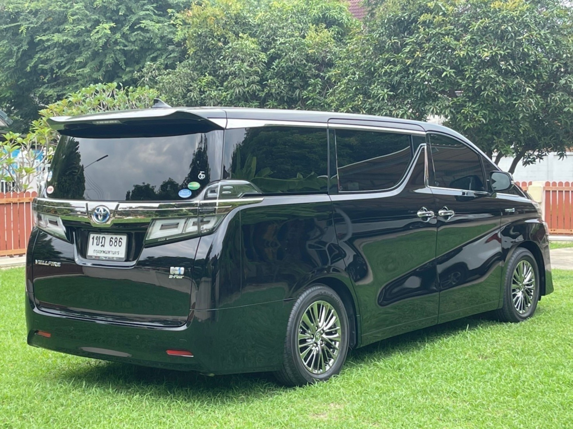 2020 Toyota Vellfire สีดำ (รูปที่ 4)
