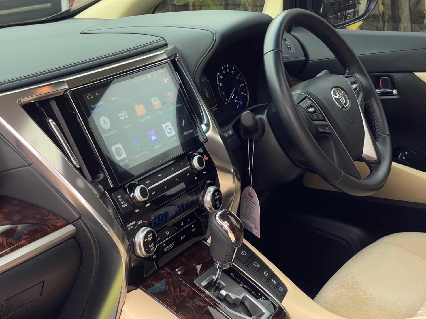 2020 Toyota Vellfire สีดำ (รูปที่ 14)
