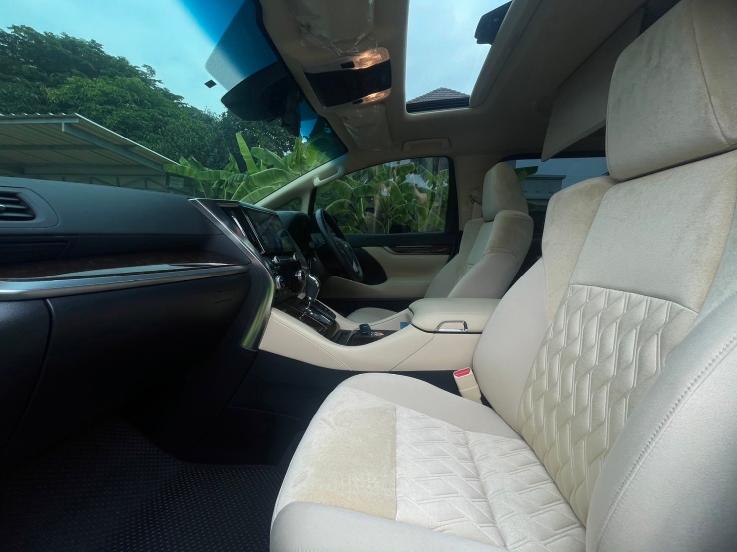 2020 Toyota Vellfire สีดำ (รูปที่ 12)
