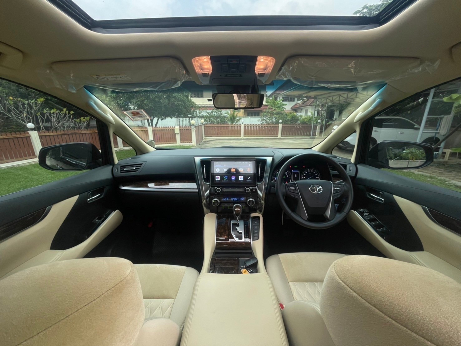 2020 Toyota Vellfire สีดำ (รูปที่ 11)