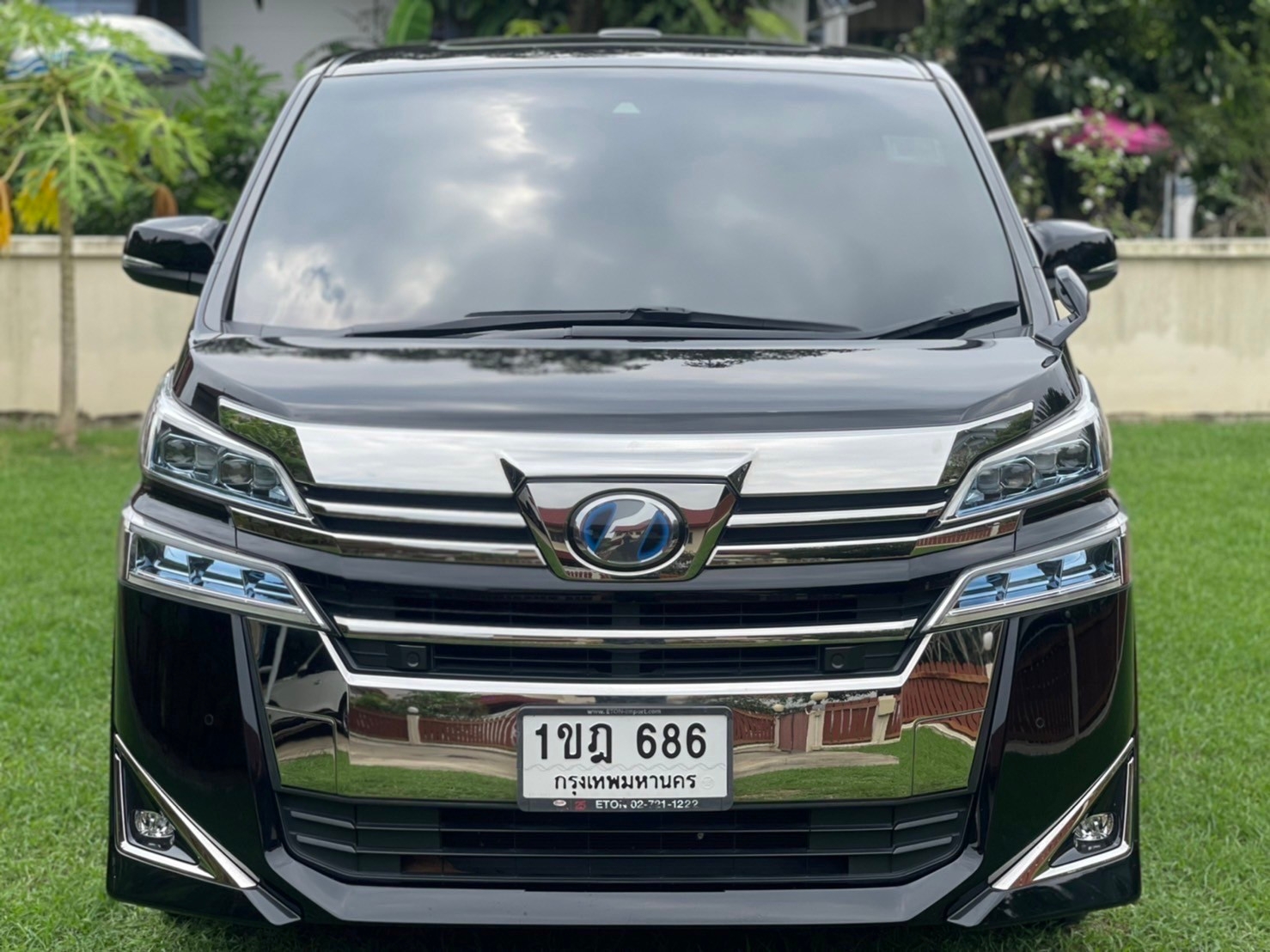 2020 Toyota Vellfire สีดำ (รูปที่ 2)