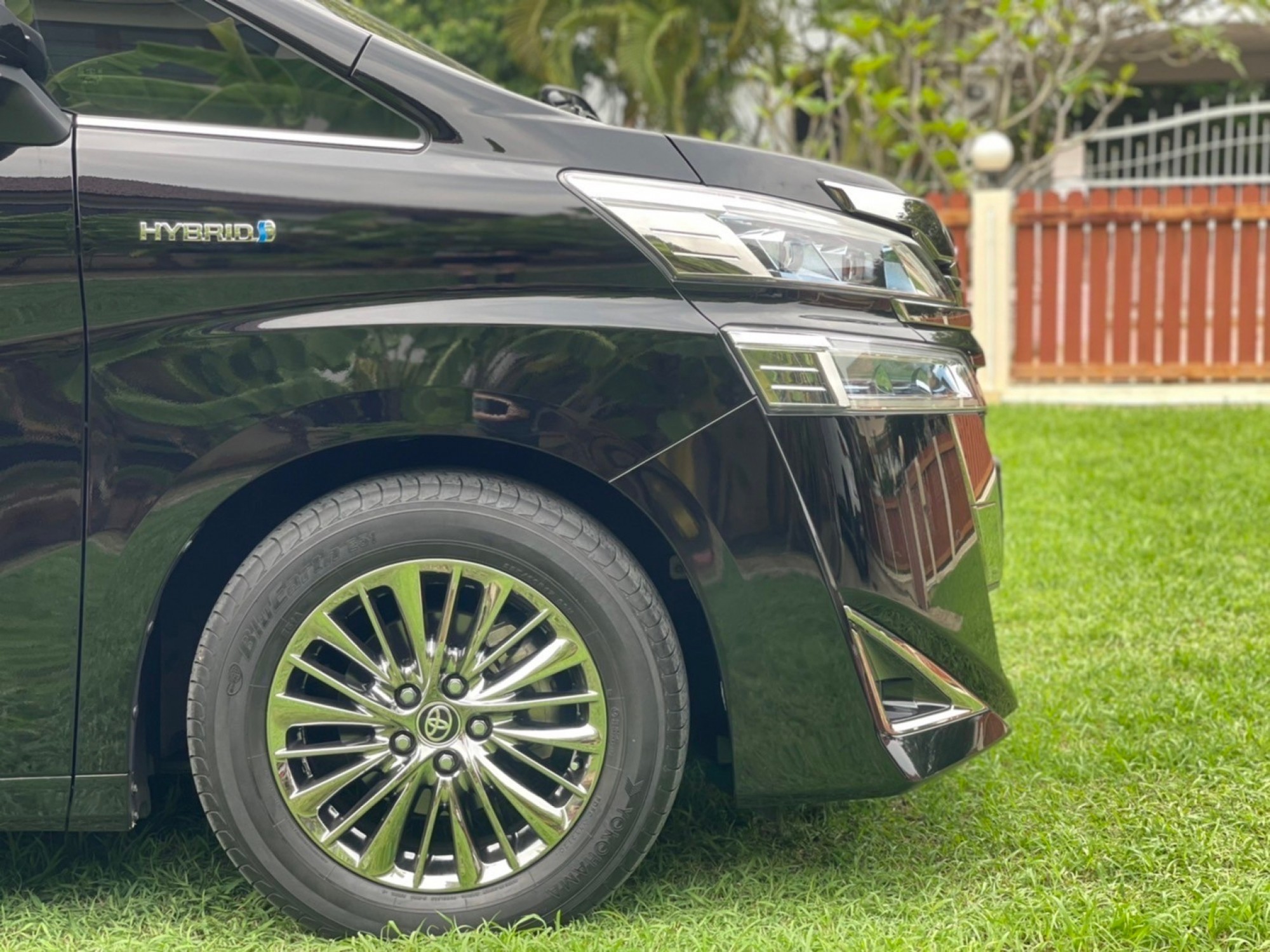 2020 Toyota Vellfire สีดำ (รูปที่ 8)