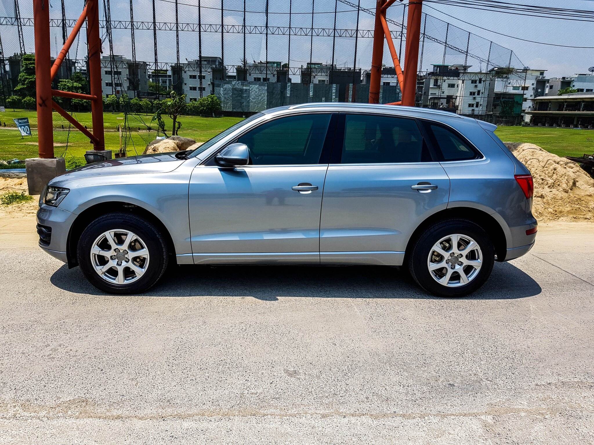 2010 Audi Q5 (8R) สีเงิน