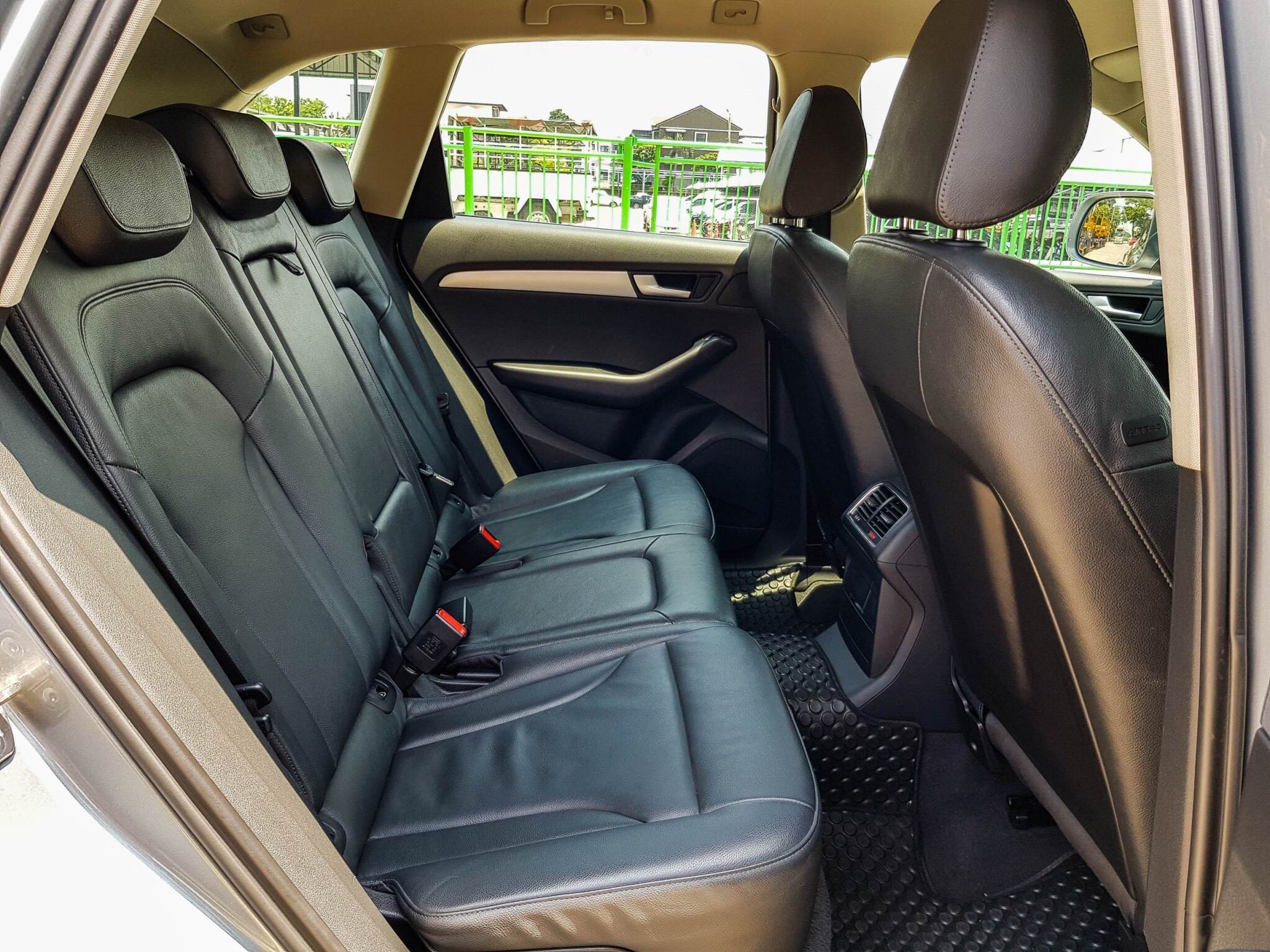 2010 Audi Q5 (8R) สีเงิน (รูปที่ 14)