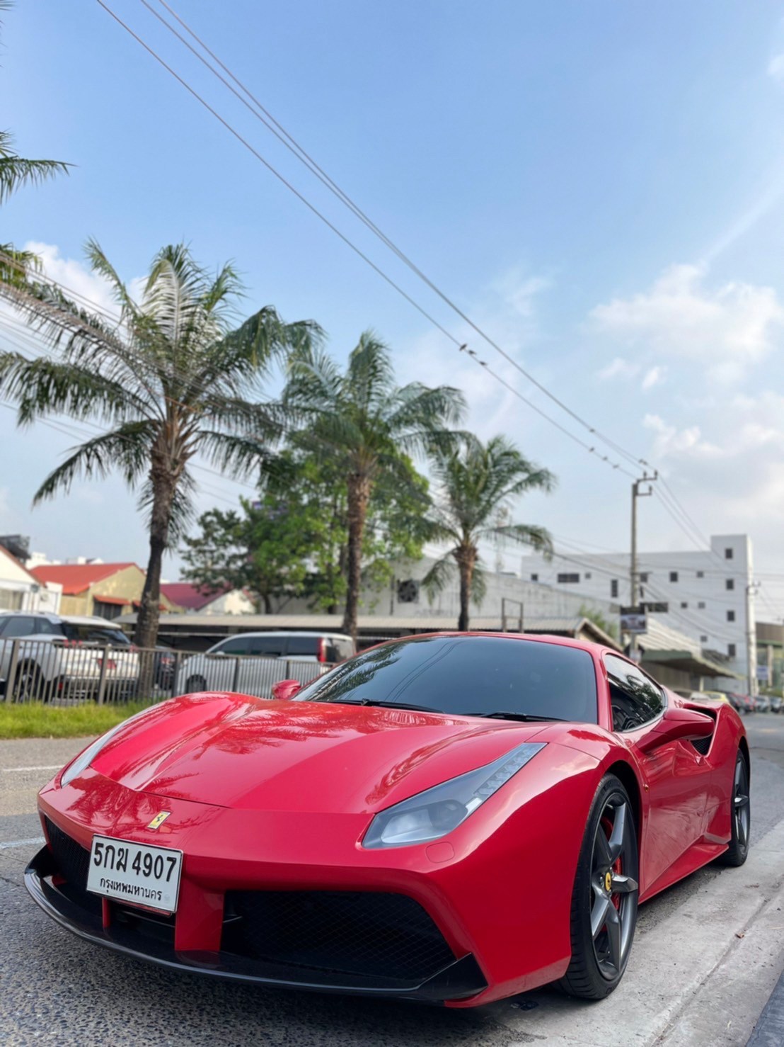 2016 Ferrari 488 GTB สีแดง (รูปที่ 2)