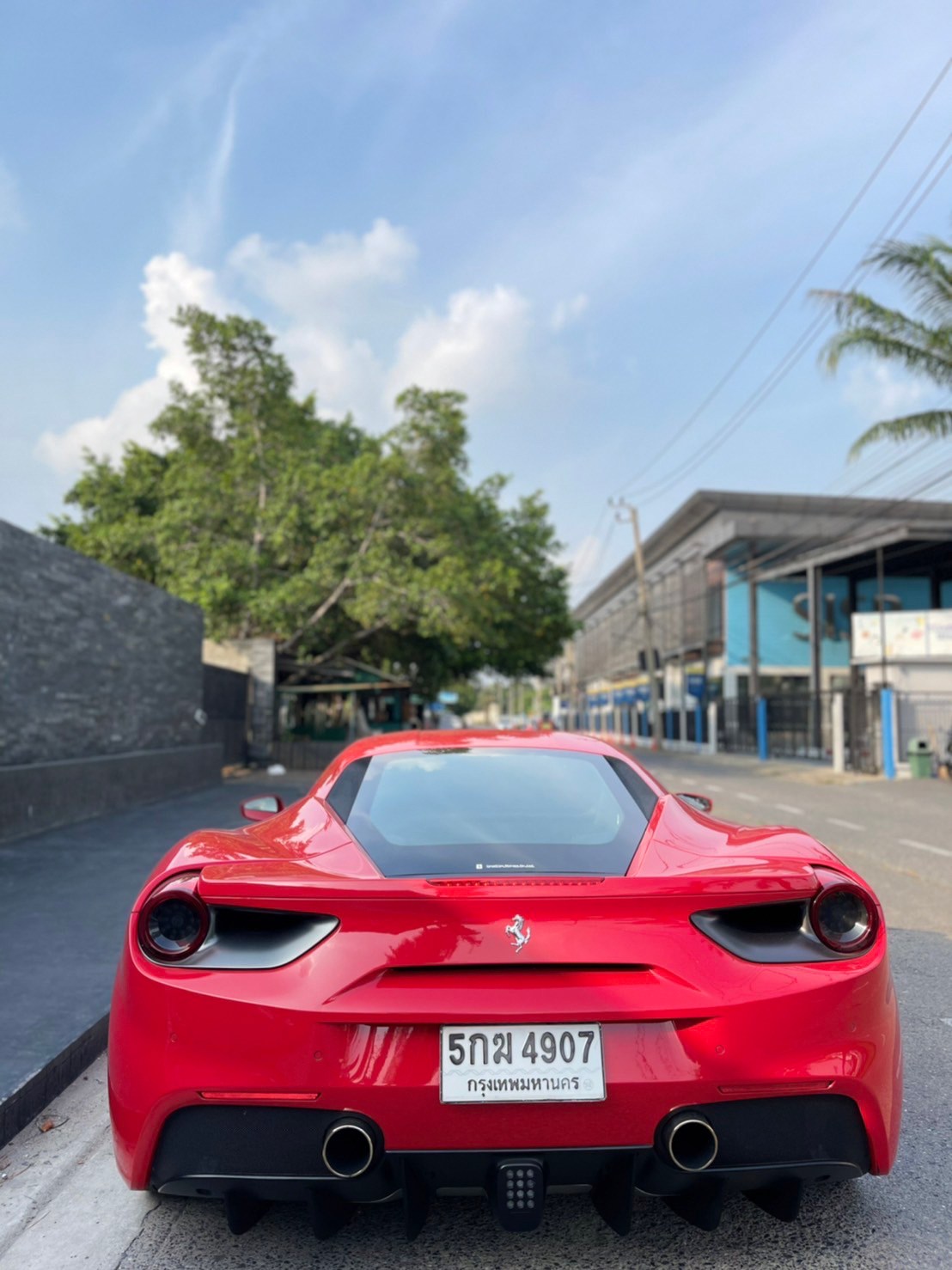 2016 Ferrari 488 GTB สีแดง (รูปที่ 7)