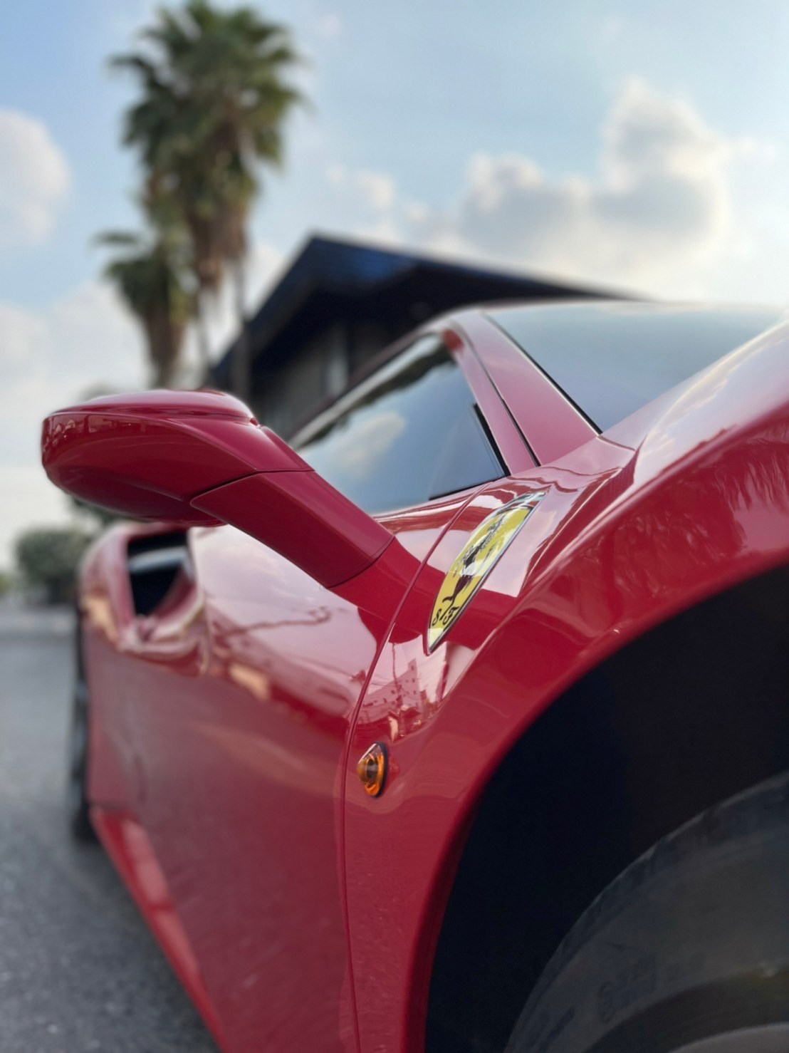 2016 Ferrari 488 GTB สีแดง (รูปที่ 10)
