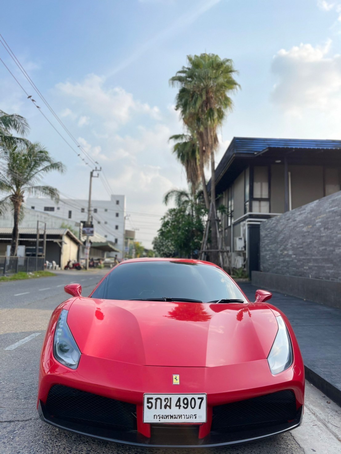 2016 Ferrari 488 GTB สีแดง (รูปที่ 3)