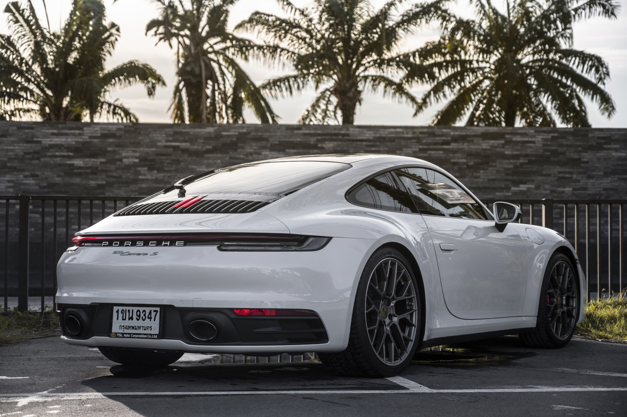 2019 Porsche 992 Carera S สีขาว (รูปที่ 8)