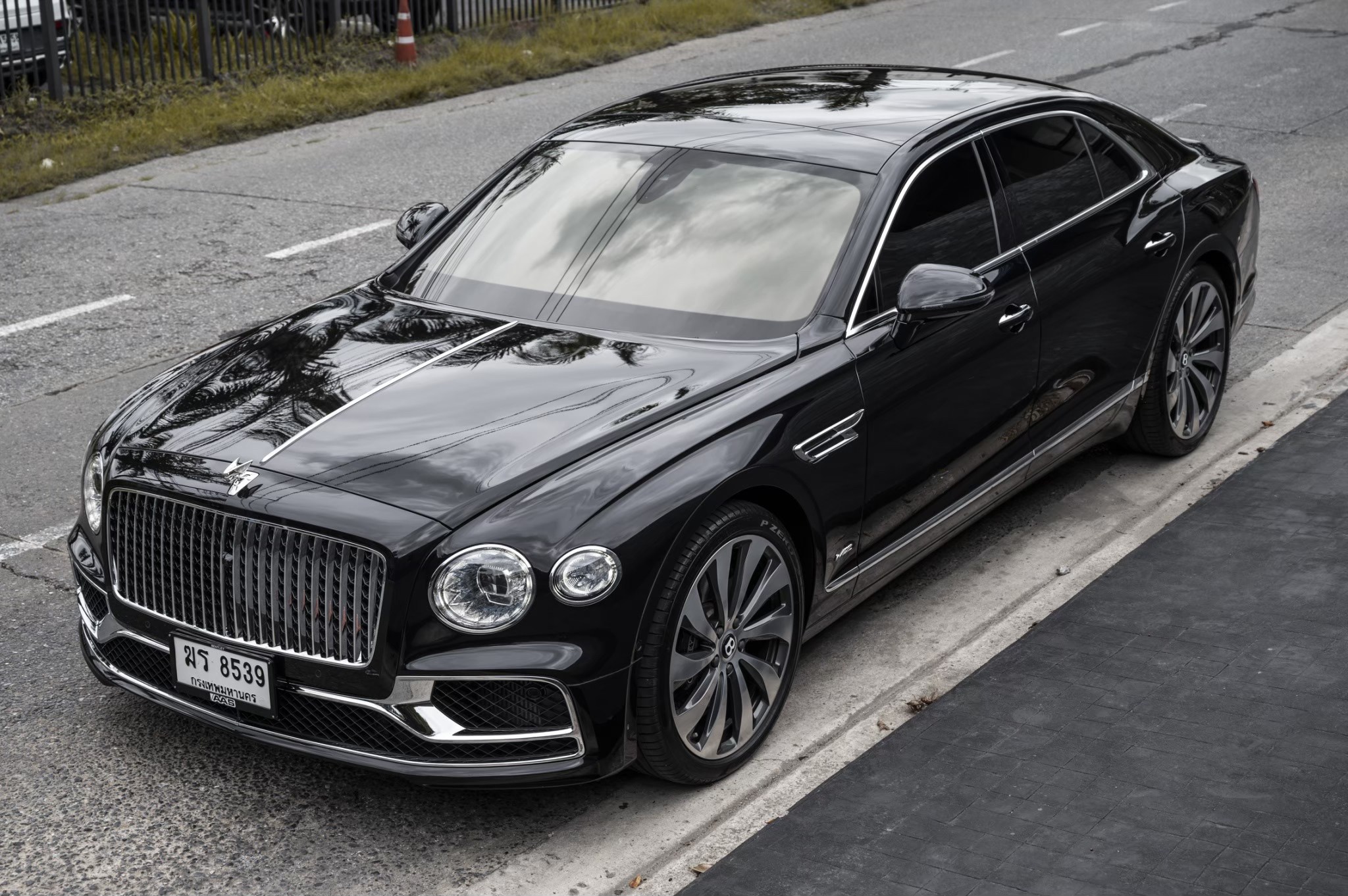2021 Bentley Flying spur W12 twin turbo ASS full spec สีดำ (รูปที่ 2)