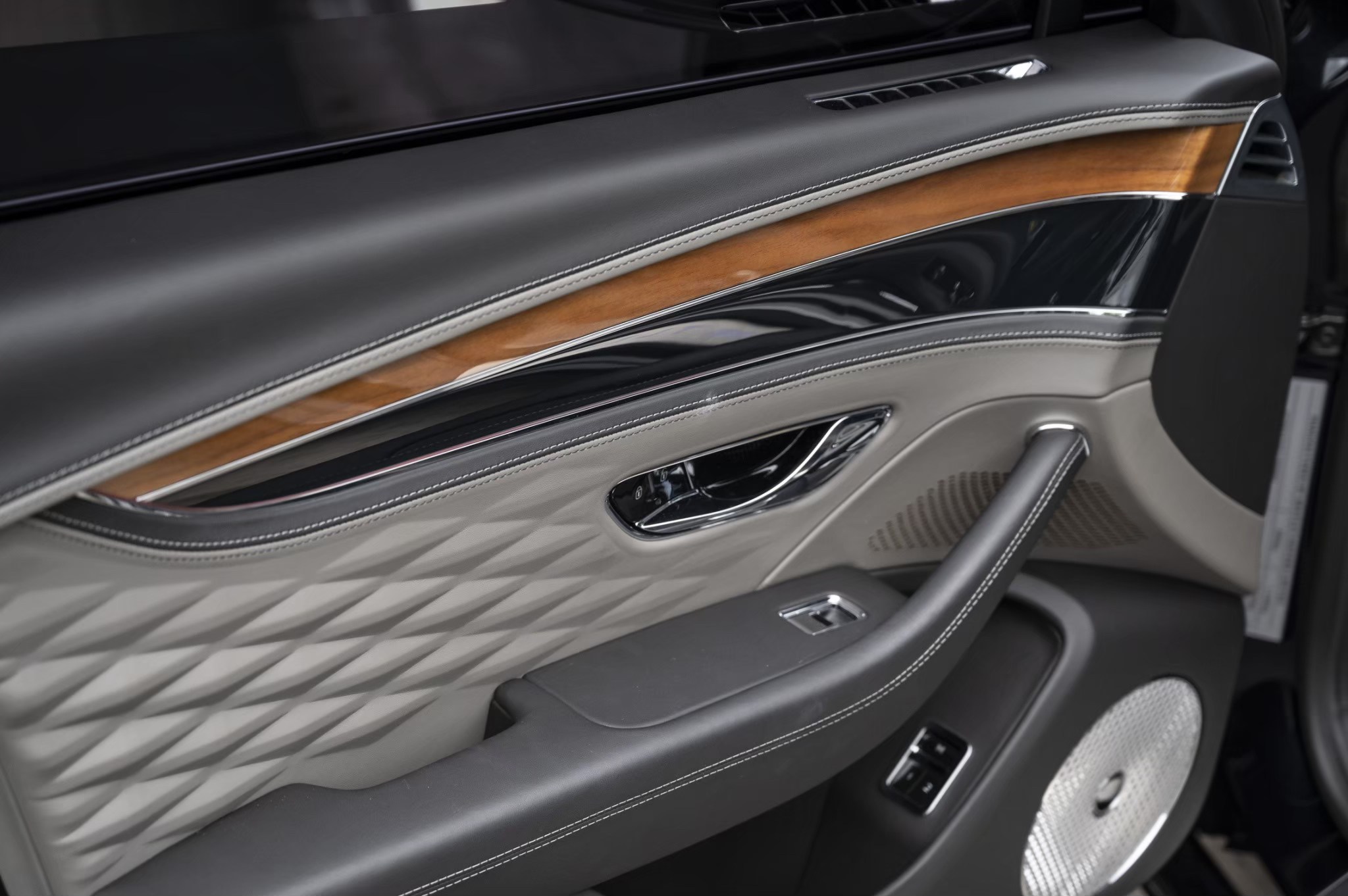 2021 Bentley Flying spur W12 twin turbo ASS full spec สีดำ (รูปที่ 9)