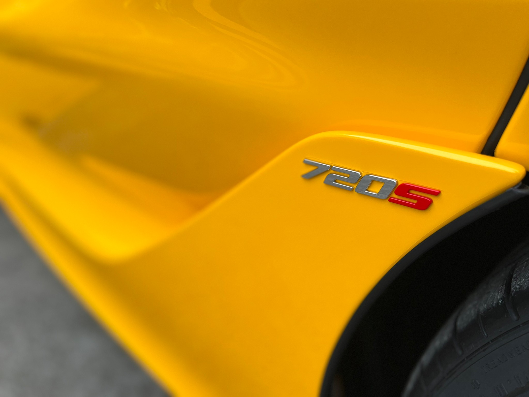 2022 McLaren 720S coupe Performance package สีเหลือง (รูปที่ 18)