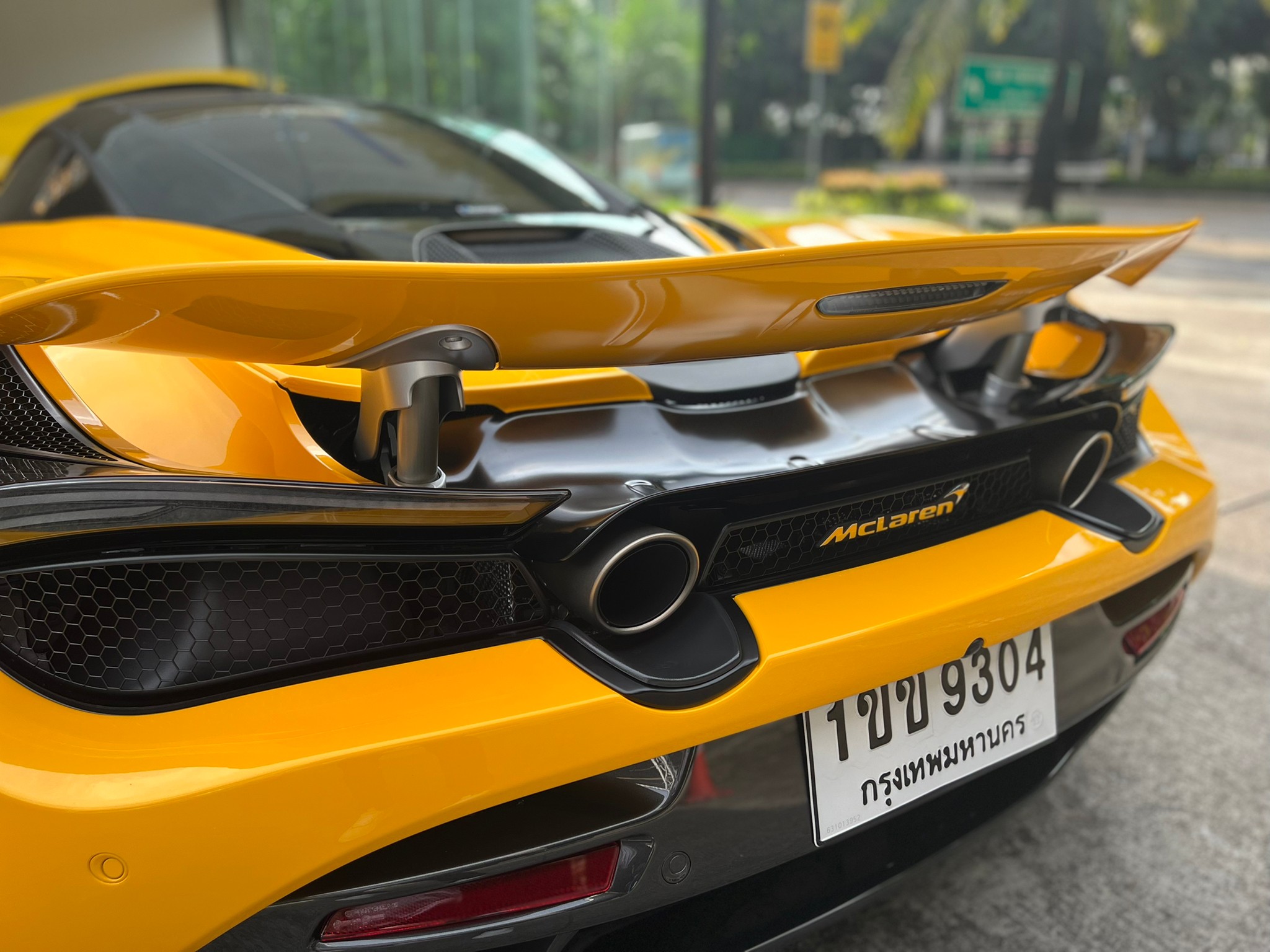 2022 McLaren 720S coupe Performance package สีเหลือง (รูปที่ 15)