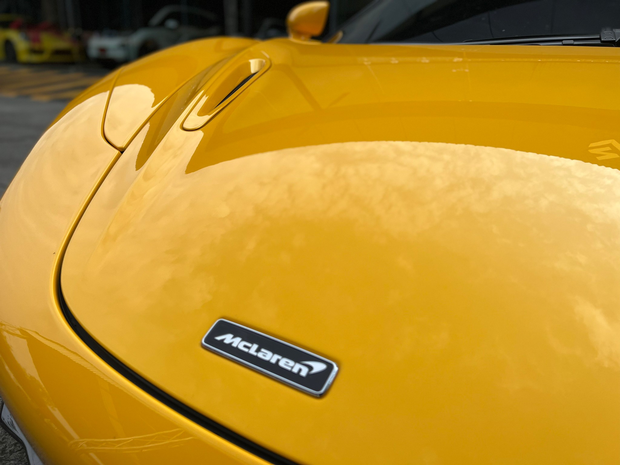 2022 McLaren 720S coupe Performance package สีเหลือง (รูปที่ 20)
