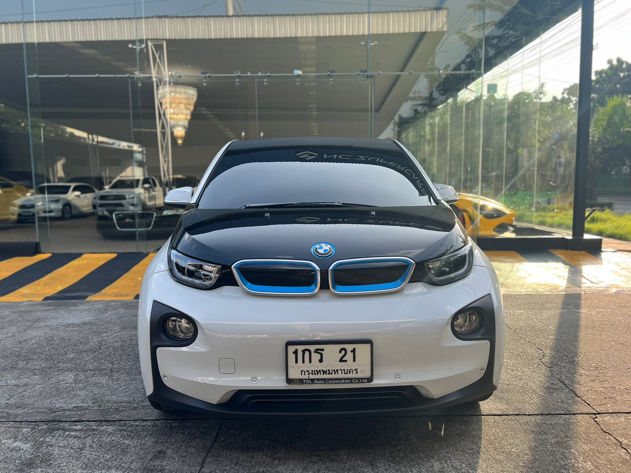 2022 BMW i3 สีขาว (รูปที่ 3)