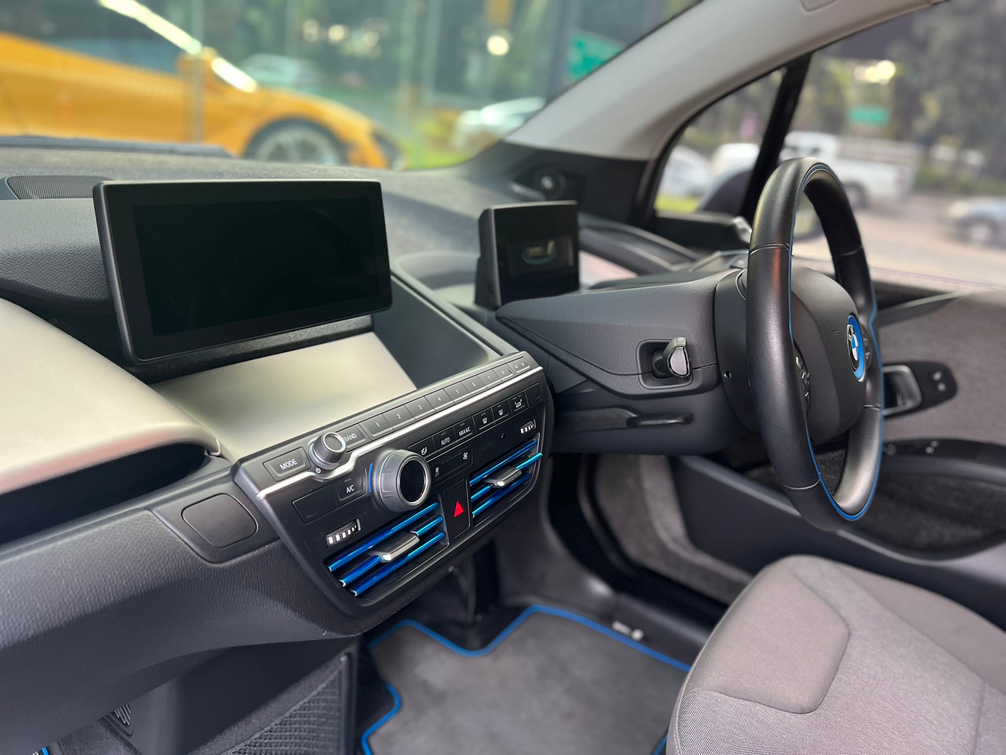 2022 BMW i3 สีขาว (รูปที่ 15)