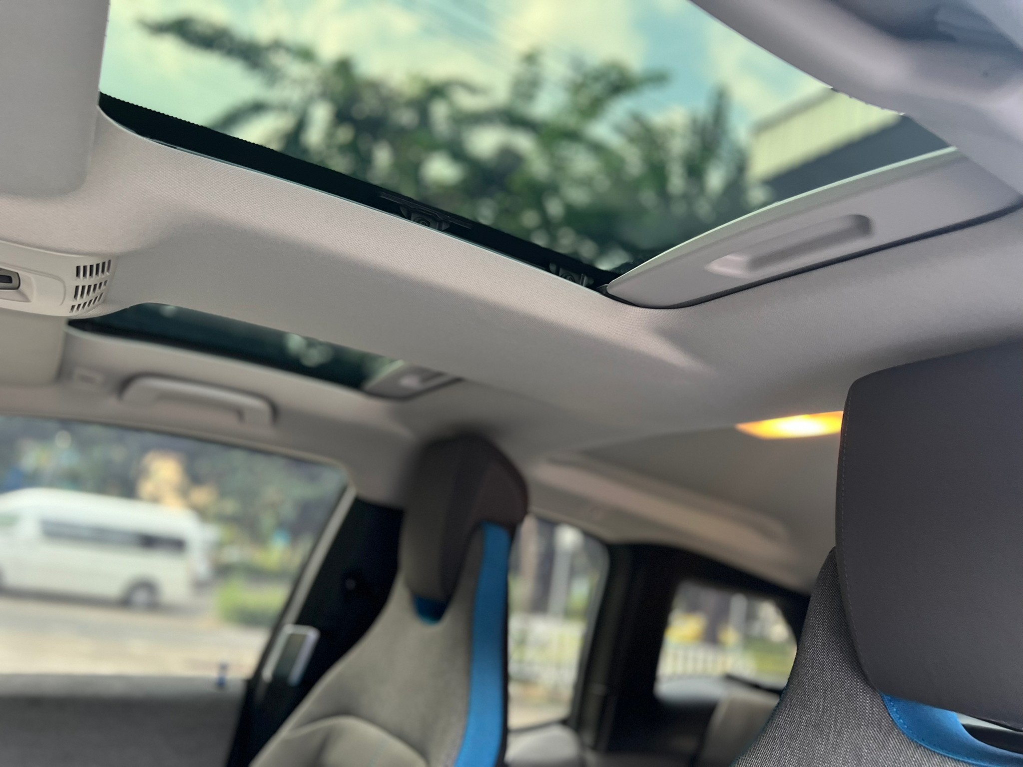 2022 BMW i3 สีขาว (รูปที่ 17)