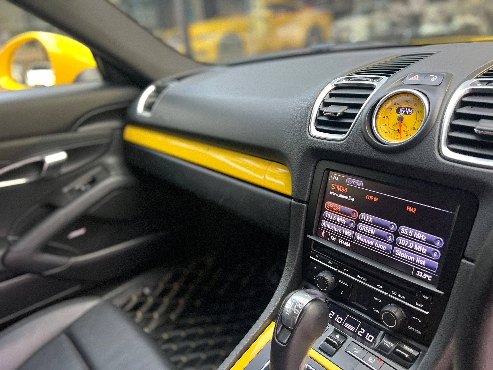 2015 Porsche Cayman 981 2.7 PDK สีเหลือง (รูปที่ 12)