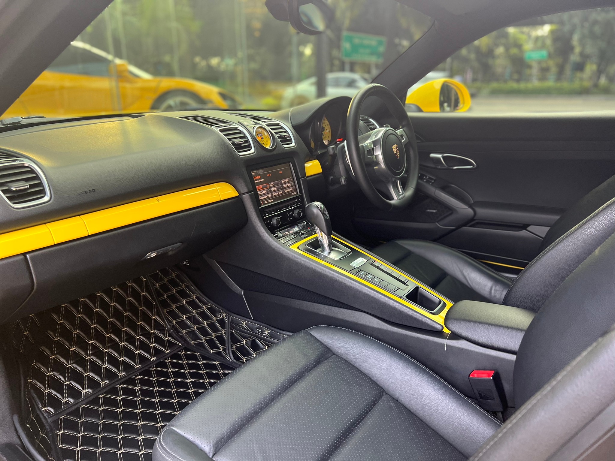 2015 Porsche Cayman 981 2.7 PDK สีเหลือง (รูปที่ 17)
