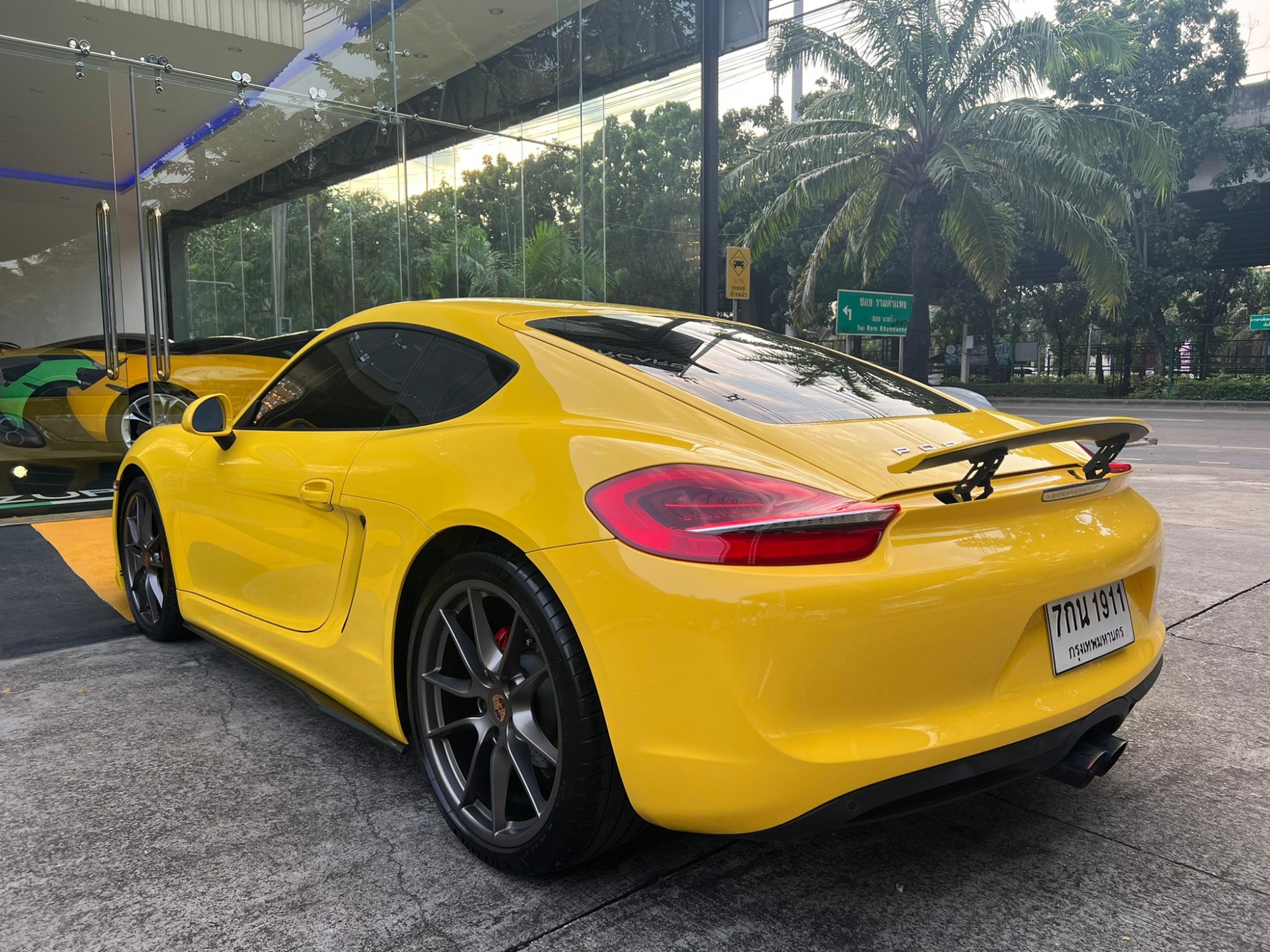 2015 Porsche Cayman 981 2.7 PDK สีเหลือง (รูปที่ 4)